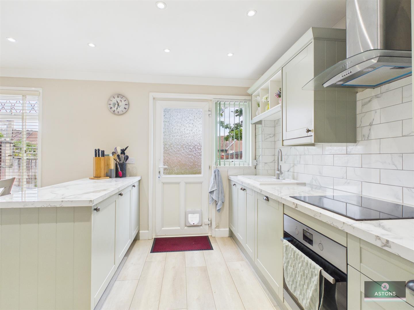 Fulmar Close, Ifield West Image 10