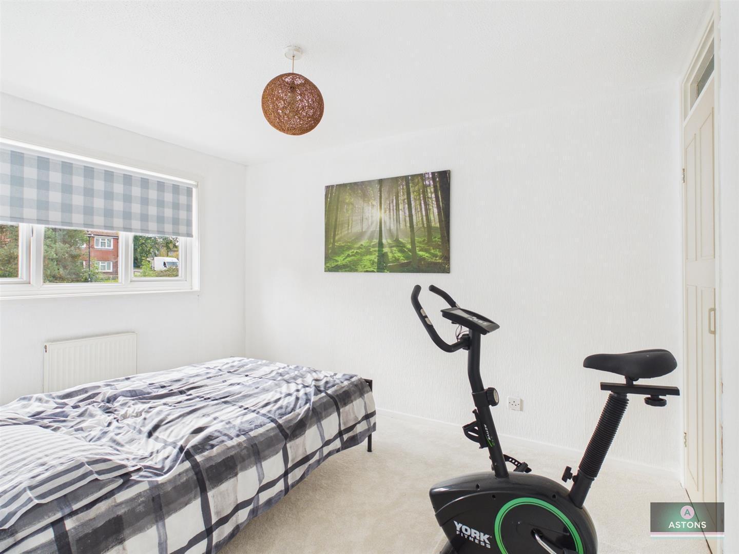 Fulmar Close, Ifield West Image 11