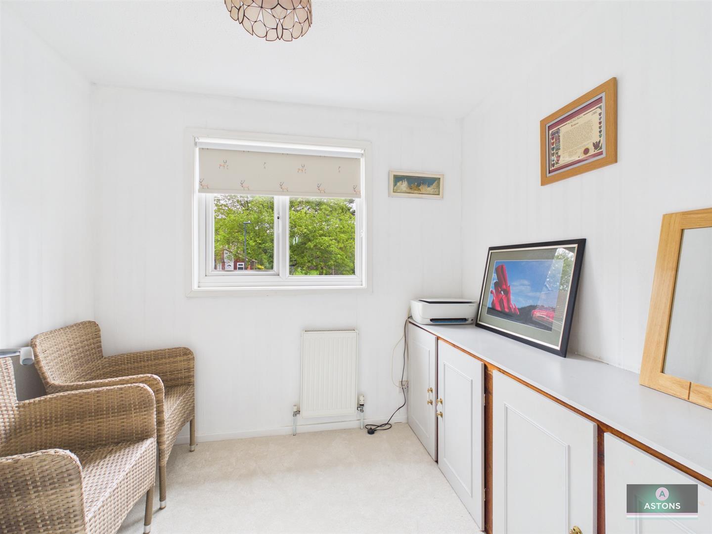 Fulmar Close, Ifield West Image 12