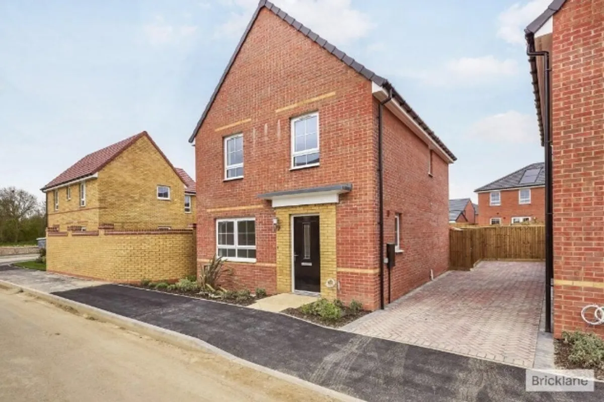 Almond Avenue, Whittlesey, PETERBOROUGH