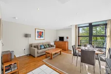 Scott Avenue, London