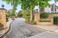 Scott Avenue, London