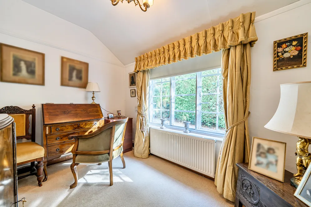 Trout Lane, Horsham, RH13 photo 5