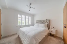 Horton Crescent, Epsom, KT19 photo 4
