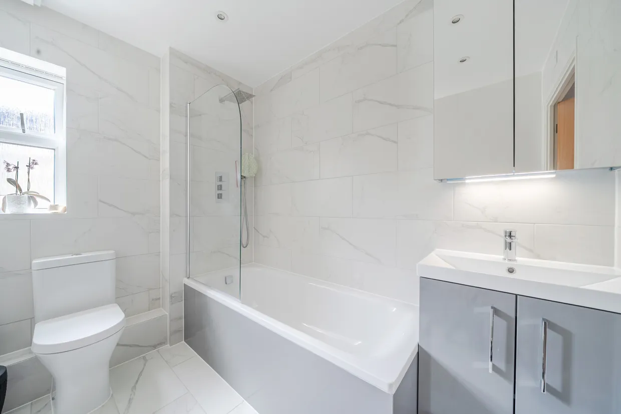 Horton Crescent, Epsom, KT19 photo 5