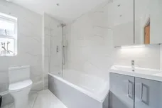 Horton Crescent, Epsom, KT19 photo 5