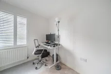 Horton Crescent, Epsom, KT19 photo 6