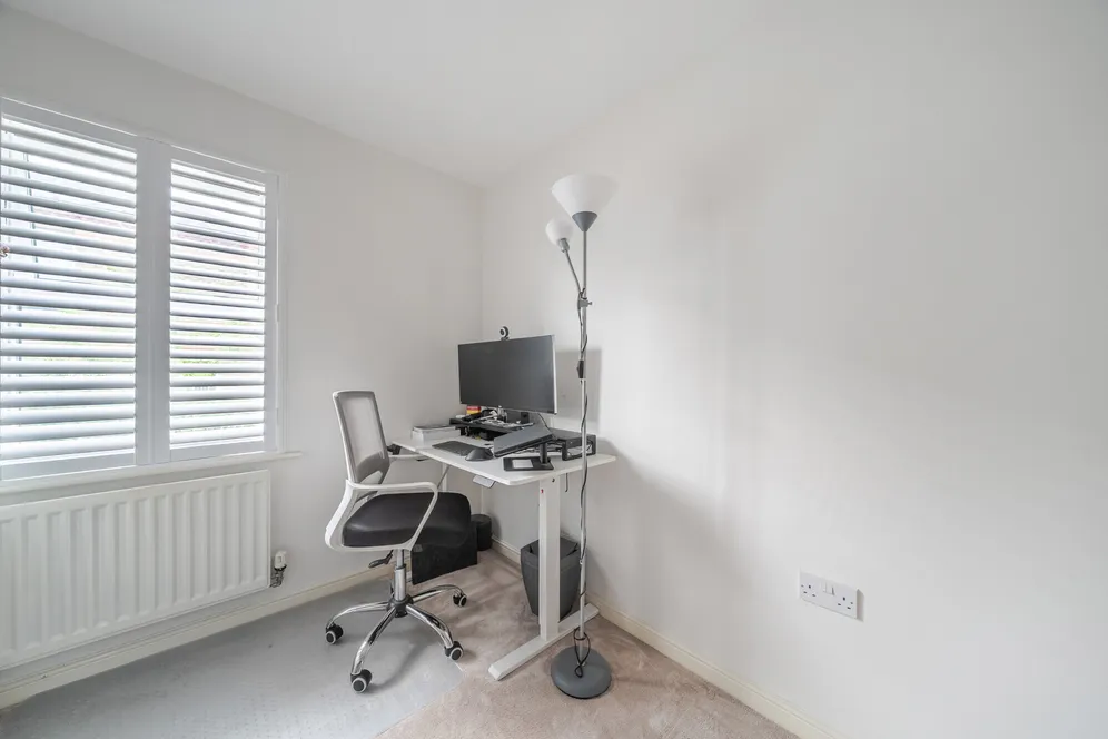 Horton Crescent, Epsom, KT19 photo 6