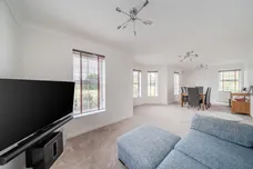 Horton Crescent, Epsom, KT19 photo 7