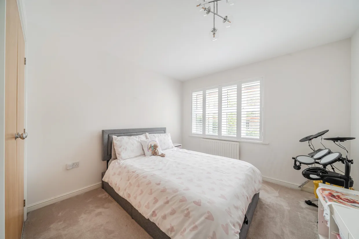 Horton Crescent, Epsom, KT19 photo 10