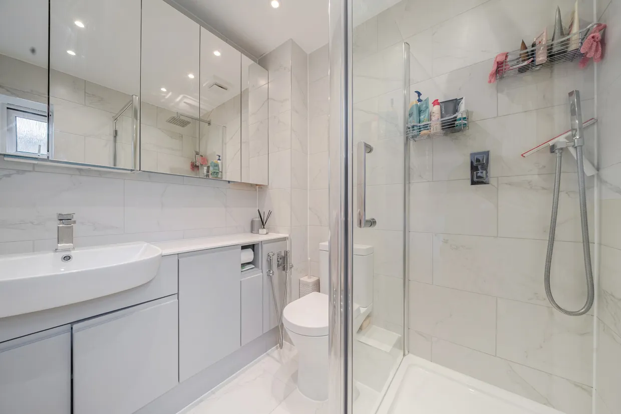 Horton Crescent, Epsom, KT19 photo 11
