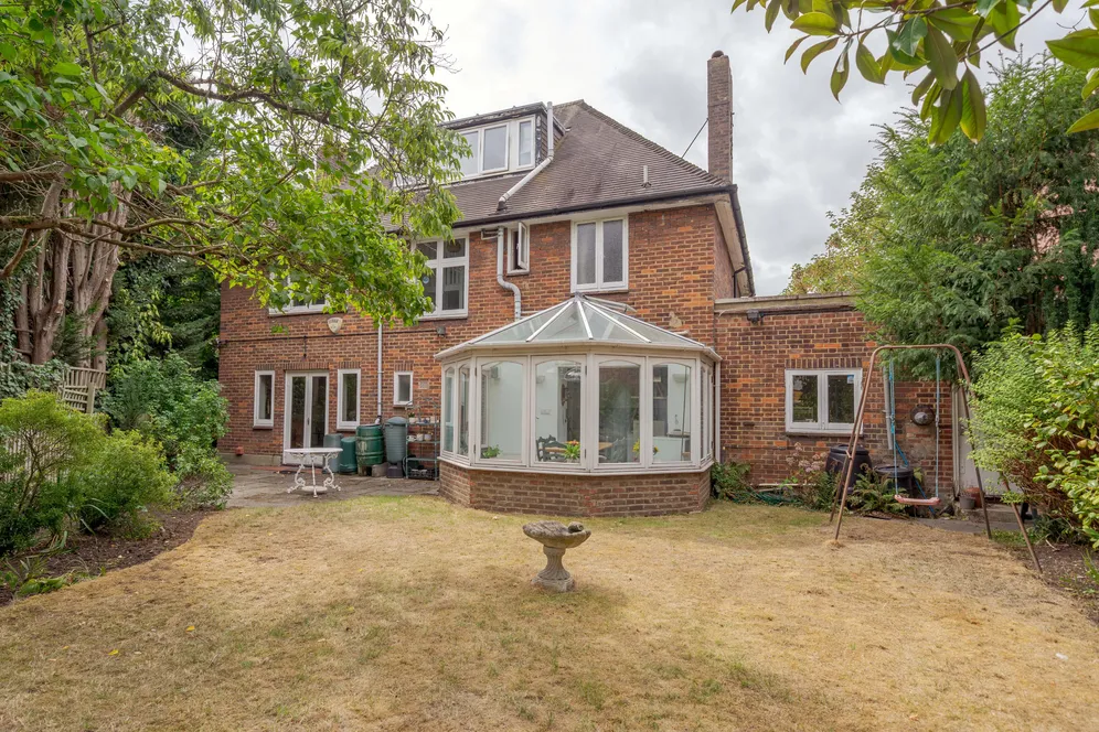 Farm Avenue, London, NW2 photo 2