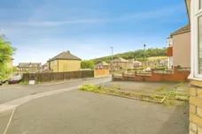 Warneford Rise, Cowlersley, Huddersfield