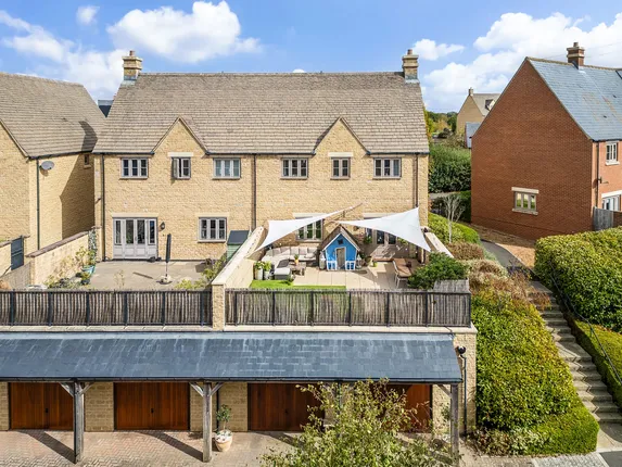 Matthews Walk, Cirencester, GL7