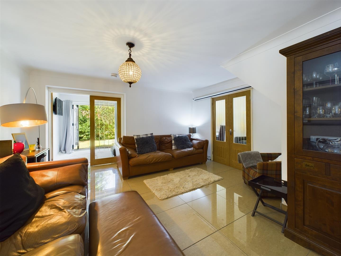 Selbourne Close, Pound Hill Image 8