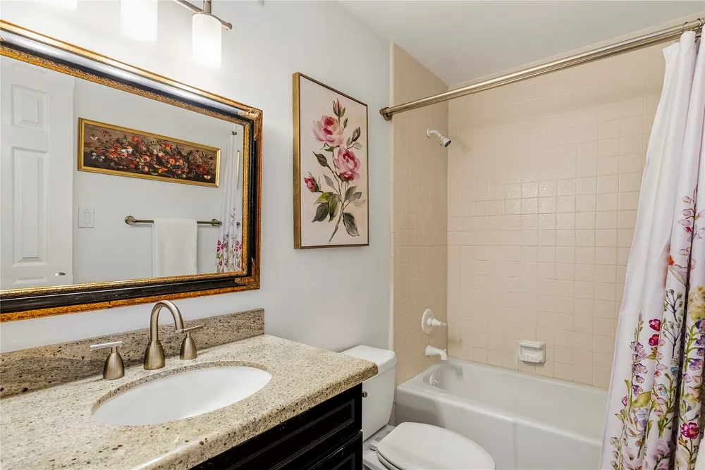 9400 Doliver Dr, Houston, TX 77063