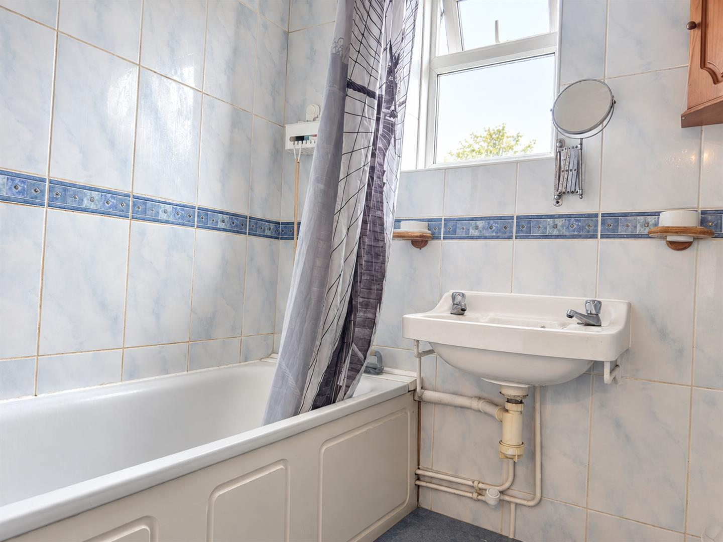Weekes Drive Cippenham Image 12