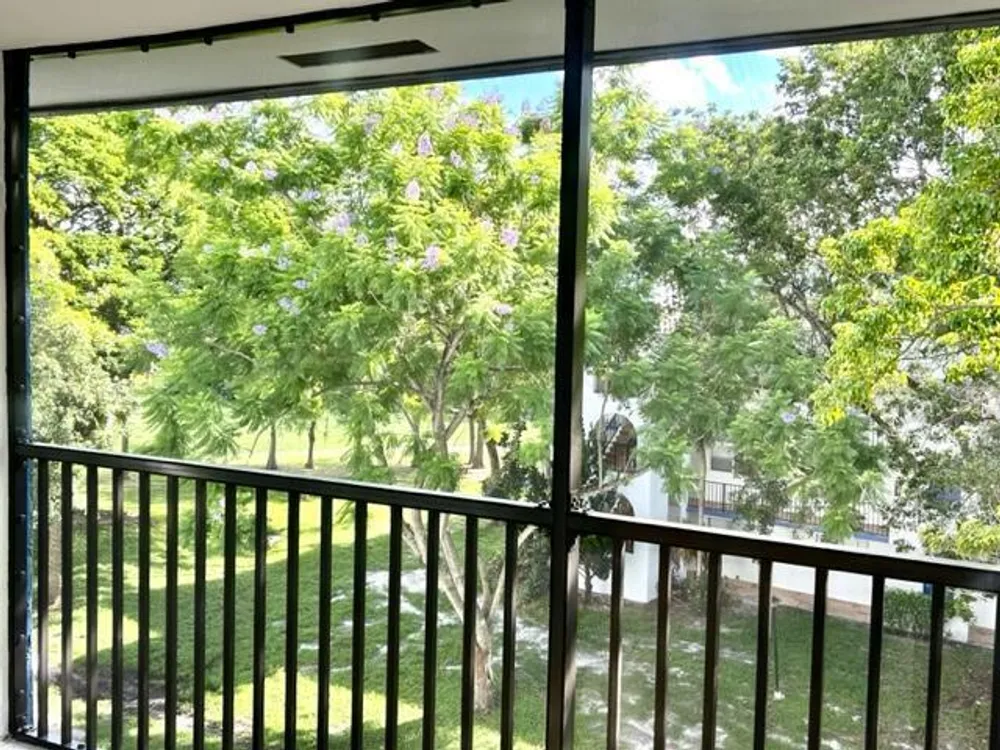 6061 N Falls Cir Dr, Lauderhill, FL 33319
