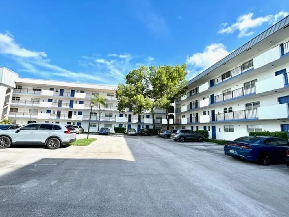 6061 N Falls Cir Dr, Lauderhill, FL 33319