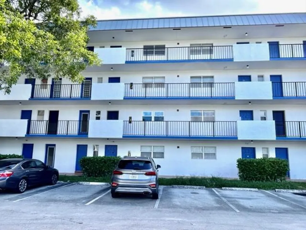 6061 N Falls Cir Dr, Lauderhill, FL 33319