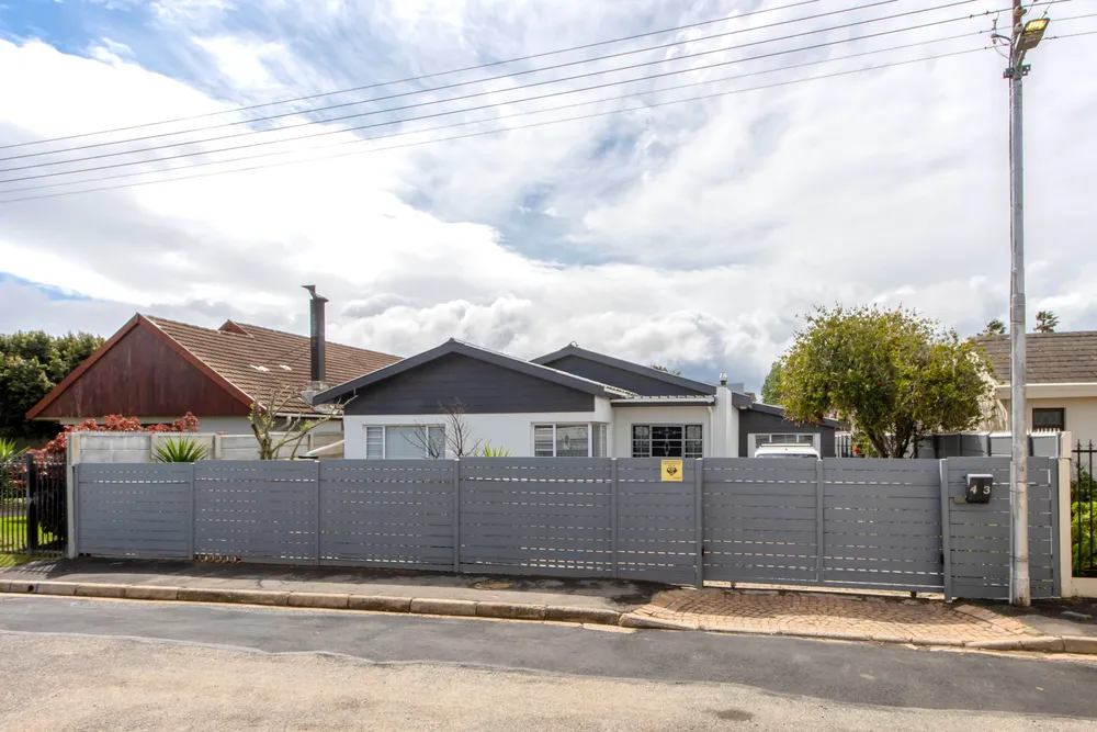 South Africa, Western Cape, Lochnerhof, Joubert Street, 43