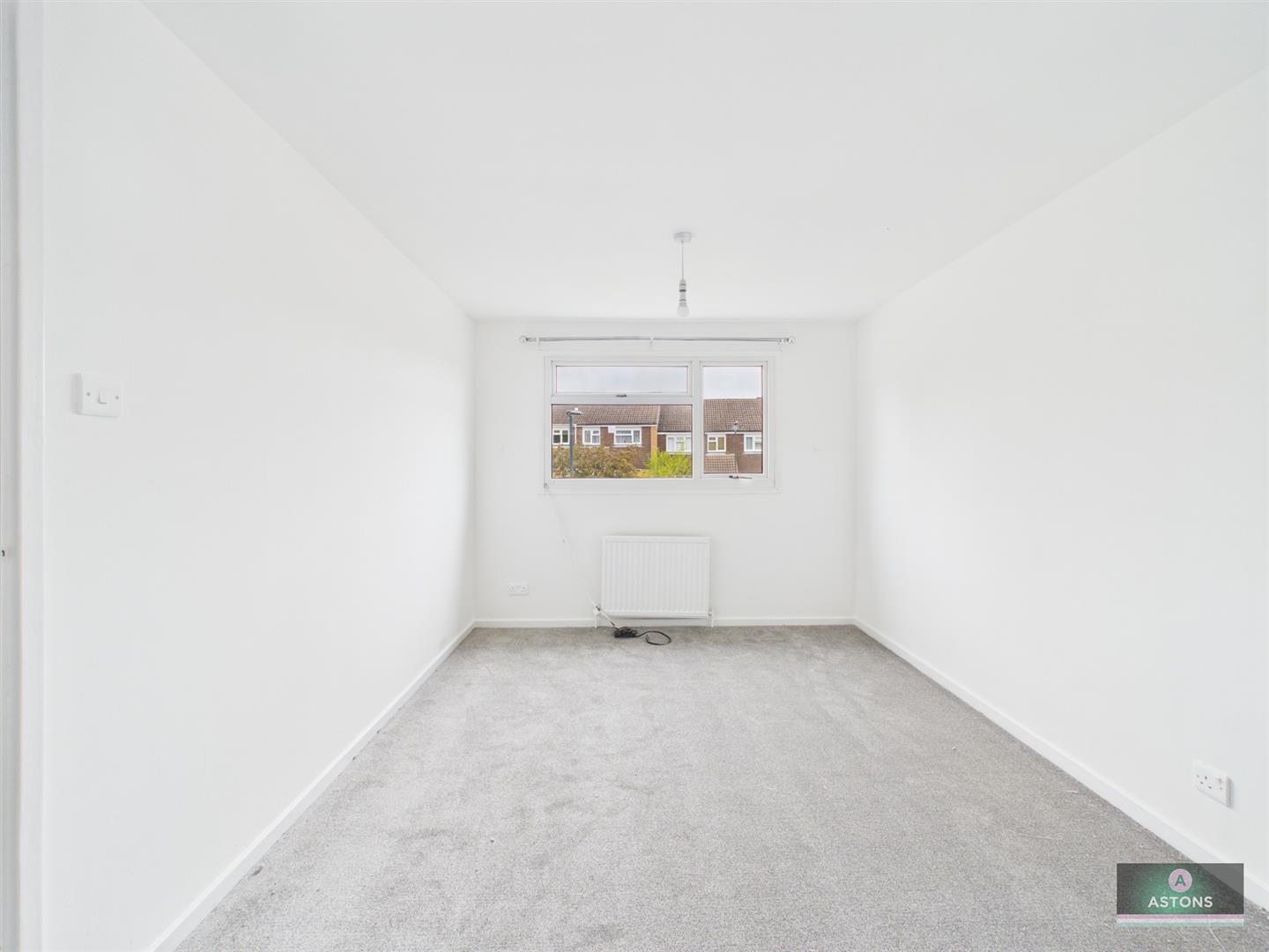 Stackfield Road, Ifield West Image 3