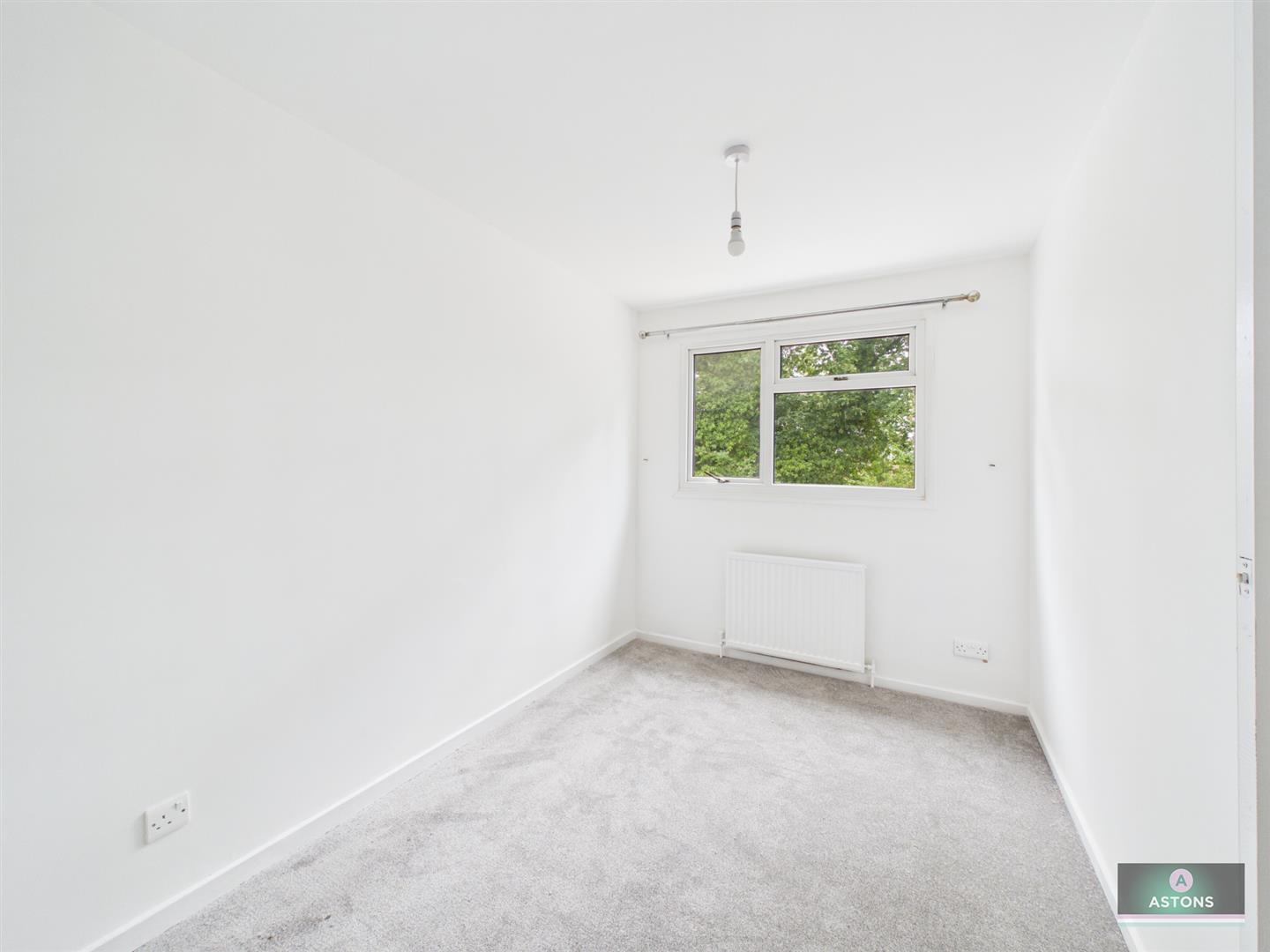 Stackfield Road, Ifield West Image 6