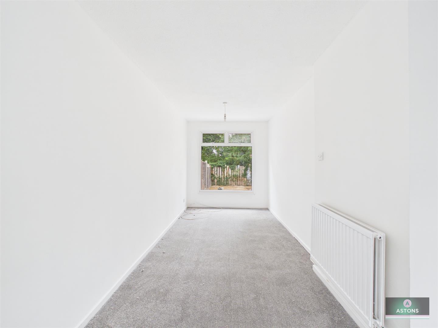 Stackfield Road, Ifield West Image 9