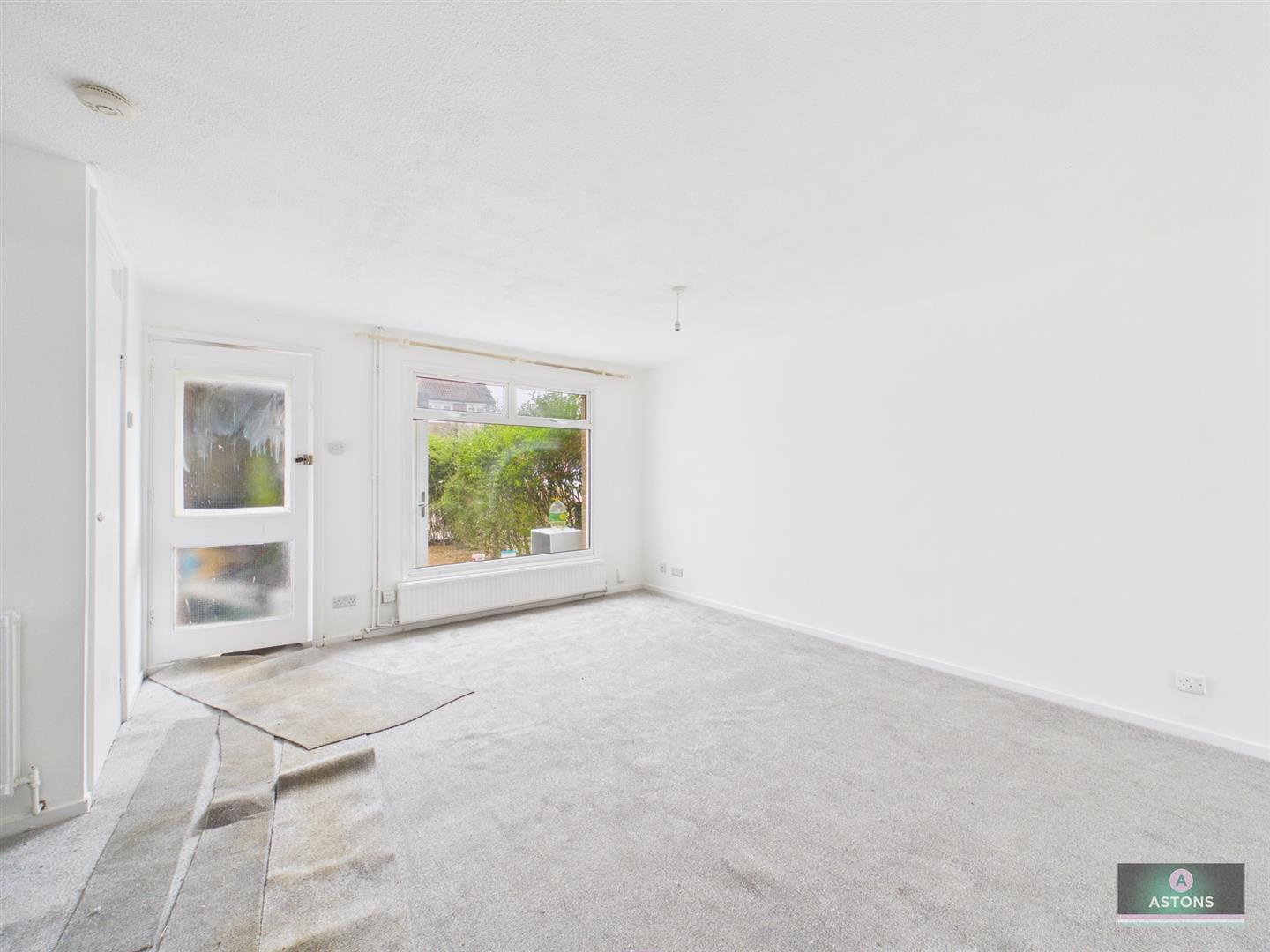 Stackfield Road, Ifield West Image 11