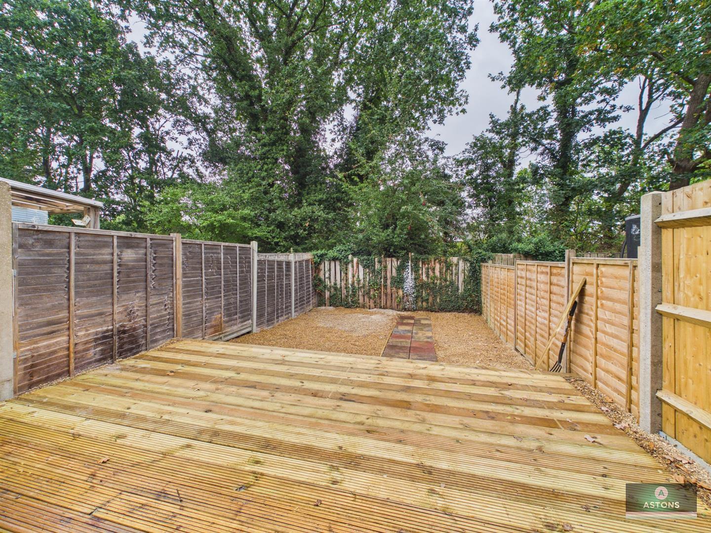 Stackfield Road, Ifield West Image 12