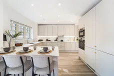 Headley Chase, Epsom, Kt18