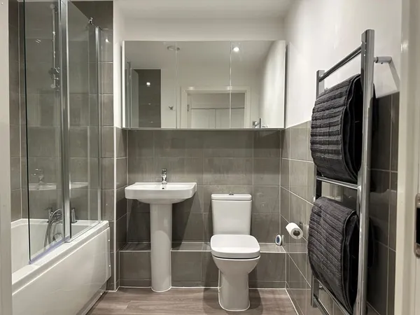 Chieftain Road, Chertsey, KT16 photo 5