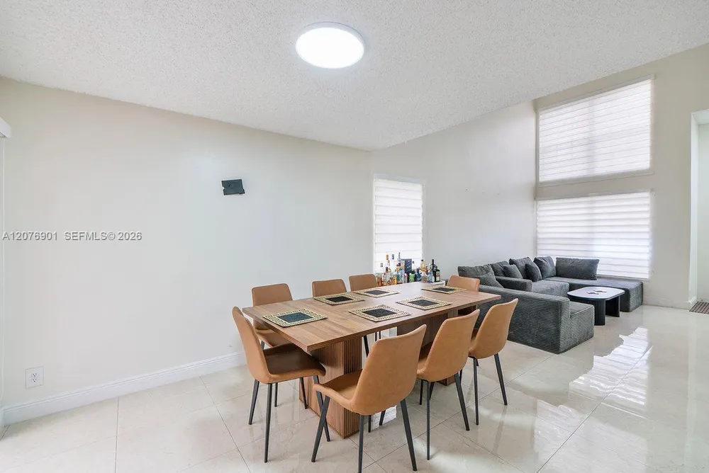9602 NW 8th Cir, Plantation, FL 33324