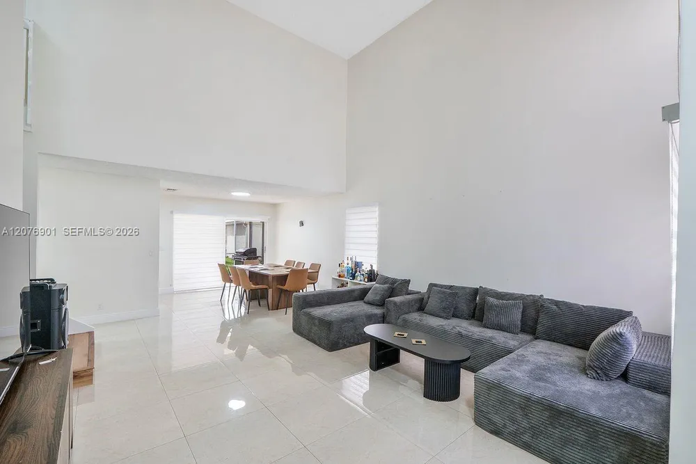9602 NW 8th Cir, Plantation, FL 33324