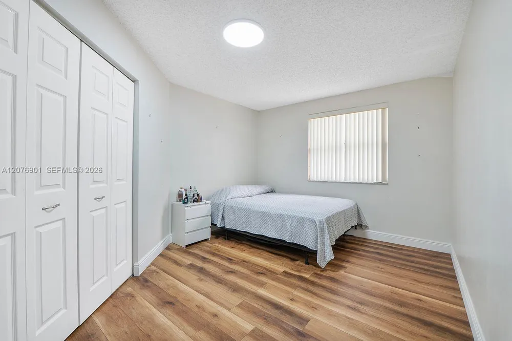 9602 NW 8th Cir, Plantation, FL 33324