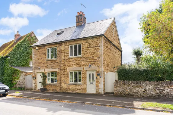 Astrop Road, Kings Sutton, OX17