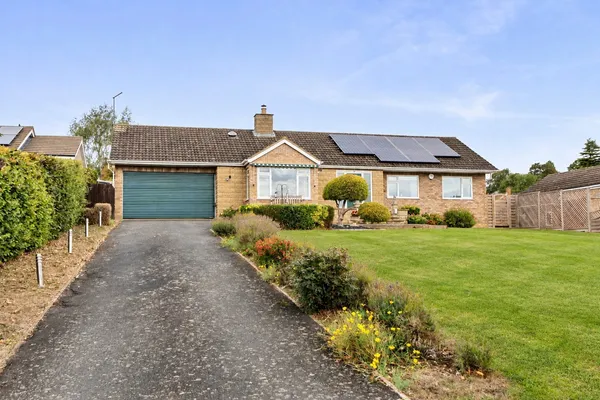 Glenfield Drive, Great Doddington, NN29 photo 1