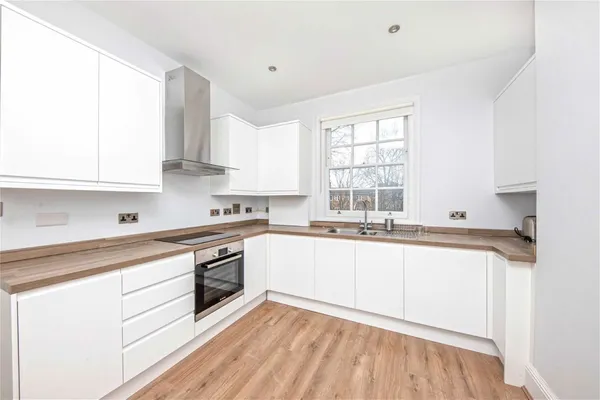 Cambrian Road, Richmond, TW10 photo 2