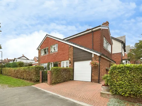 Gledhow Wood Avenue, Leedsphoto