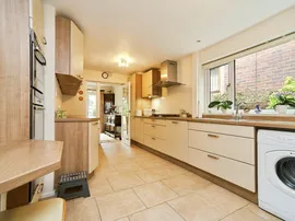 Gledhow Wood Avenue, Leeds thumb 3