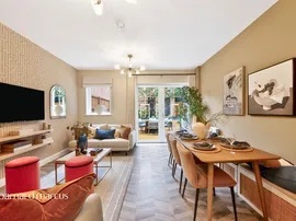 High Road, Finchley, London, N12 photo