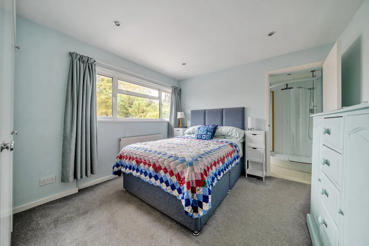 Wood Close, Windsor, SL4 photo 6
