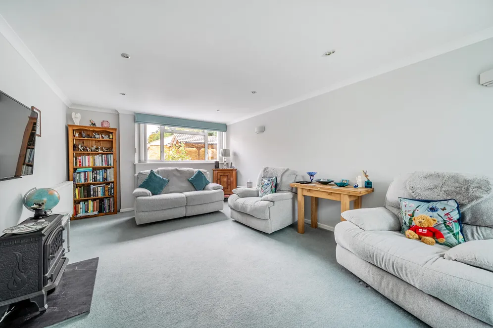 Wood Close, Windsor, SL4 photo 8