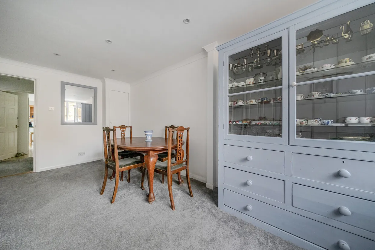Wood Close, Windsor, SL4 photo 9