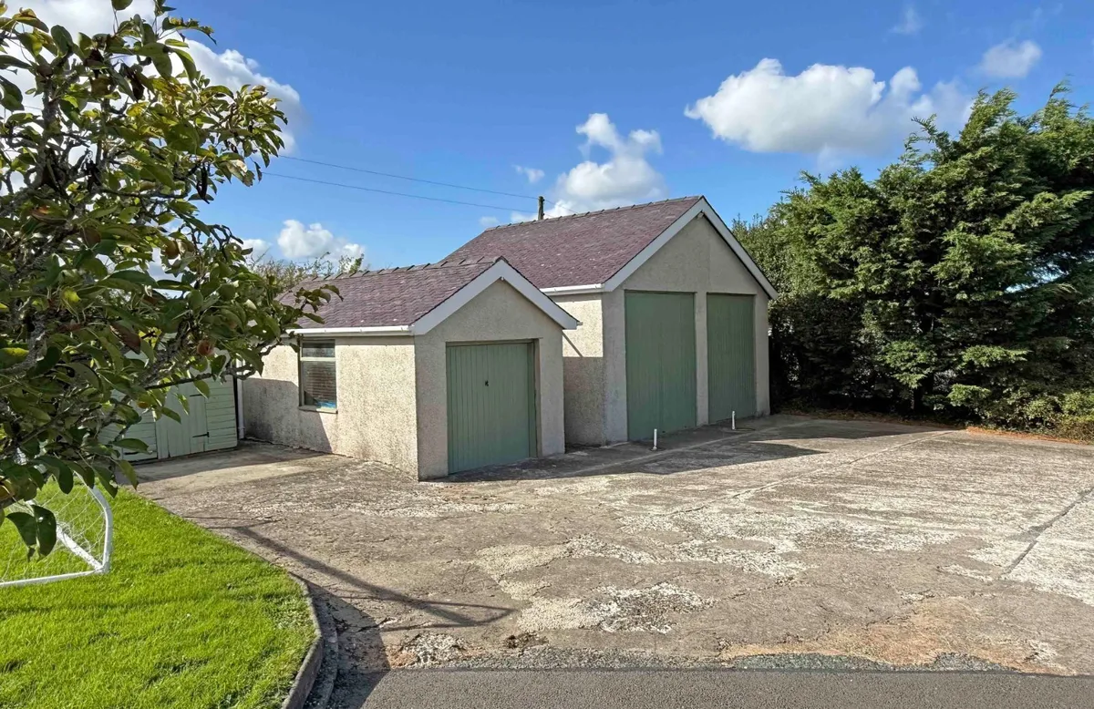 Pentraeth, Isle of Anglesey, LL75