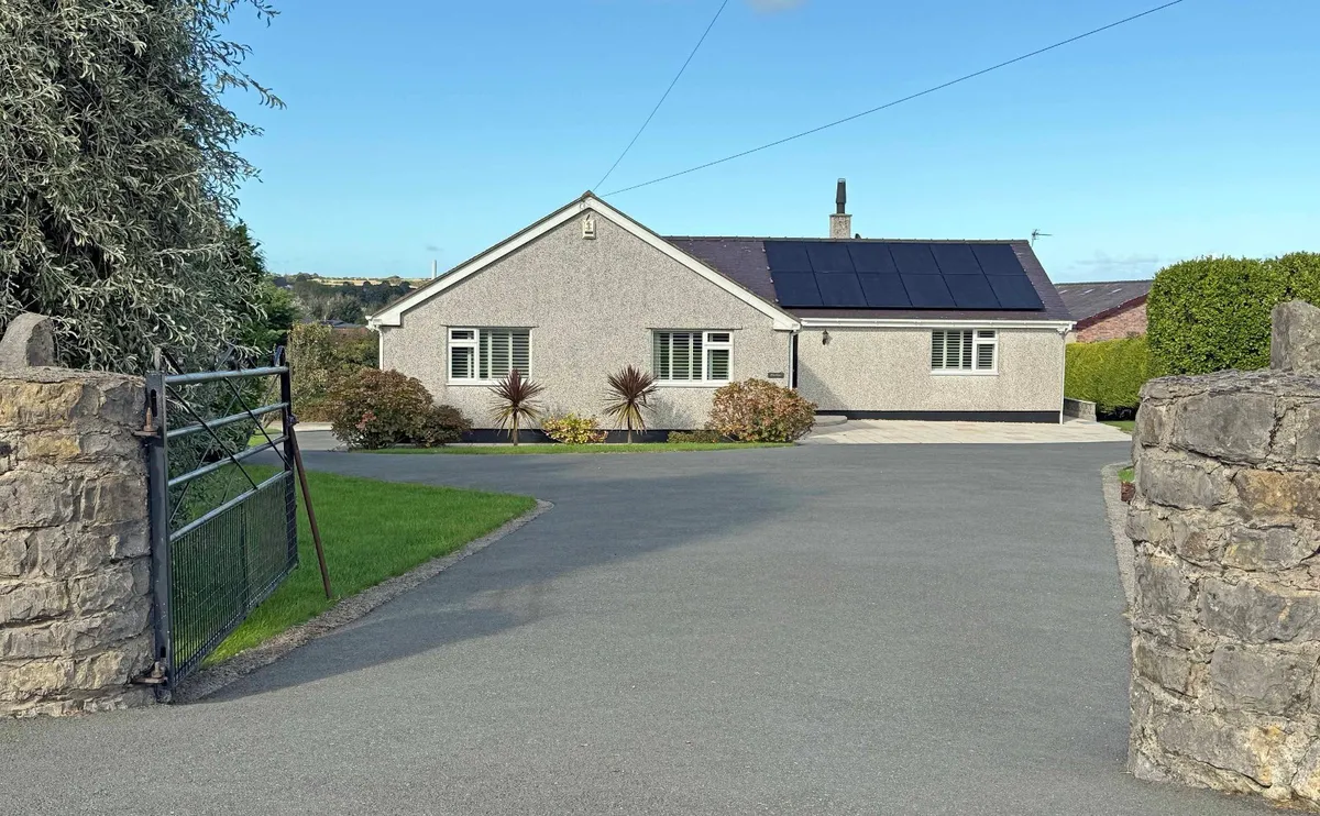 Pentraeth, Isle of Anglesey, LL75
