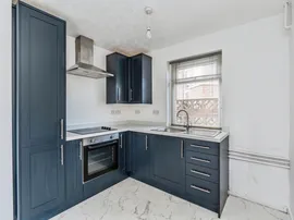 Longmead Avenue, Bishopstoke, Eastleigh thumb 2
