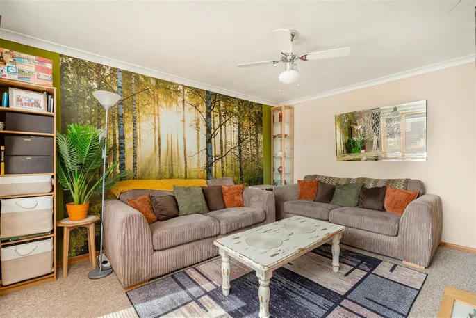 Property carousel image 3