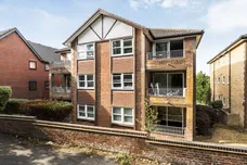 Elm Road, Redhill, RH1 photo 1