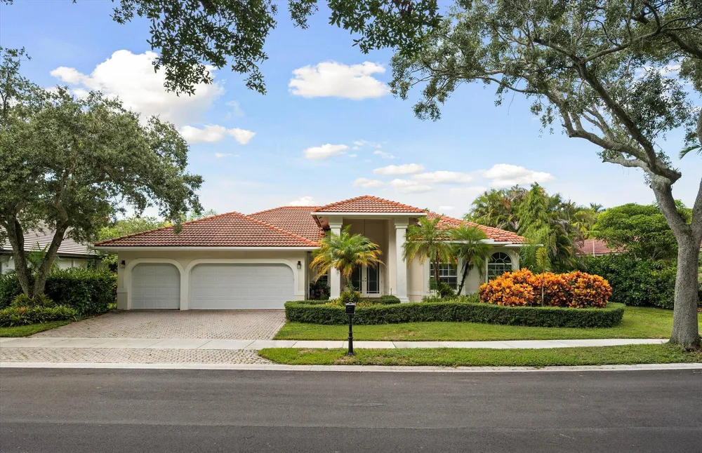 2647 Edgewater Dr, Weston, FL 33332